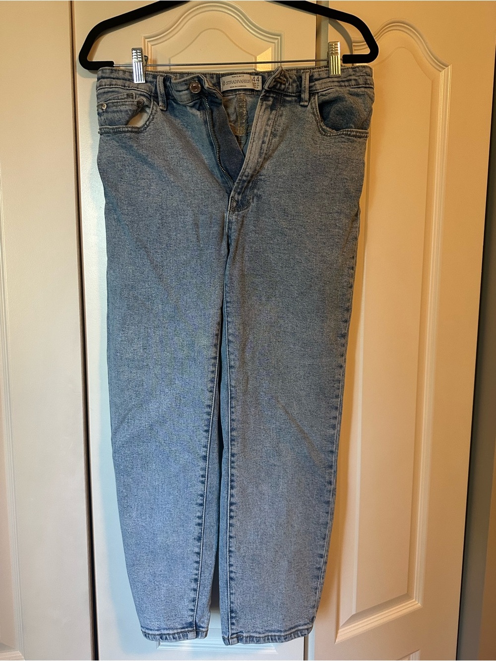 Stradivarius Light Blue Denim Jeans - Classic Fit